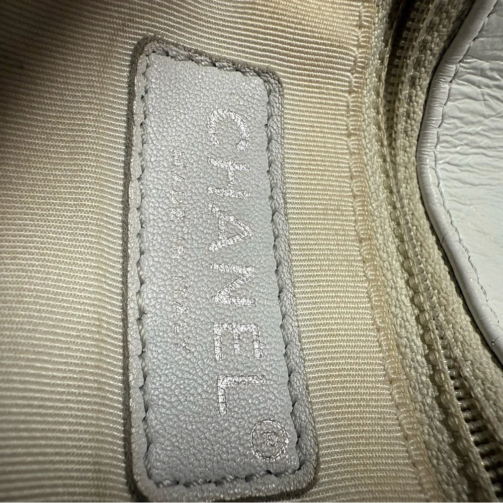 Chanel White Quilted Crossbody/Shoulder Bag with Chain